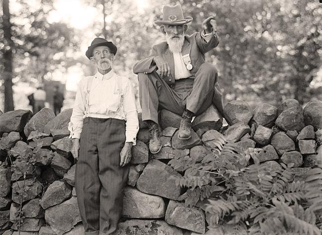 Union and Confederate Soldiers