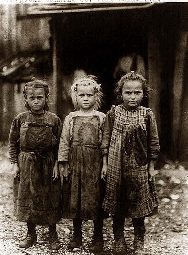 Young oyster shuckers, Port